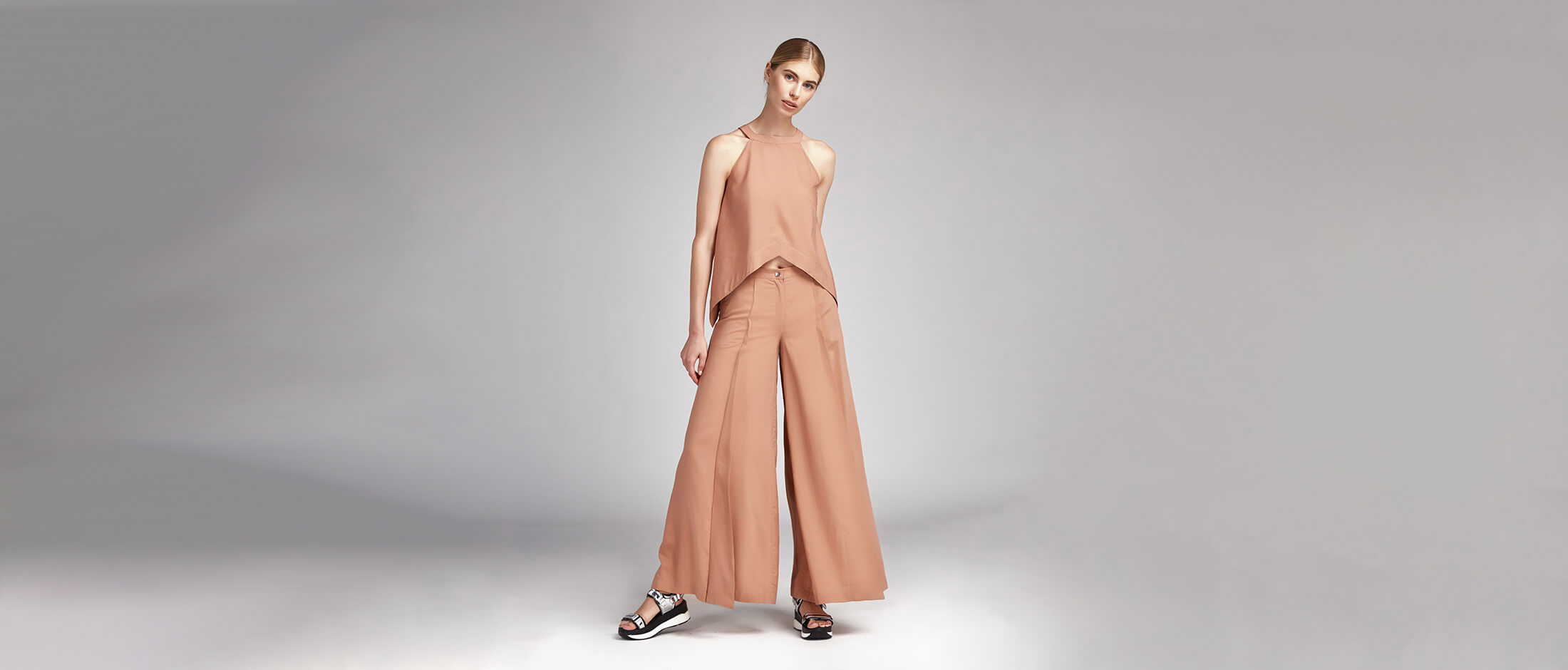 AdobeStock_118737370_slider glamour woman dark brunette hair