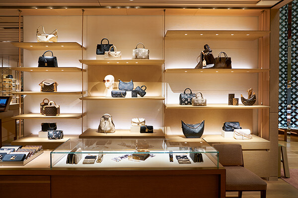 Image Credit: SINGAPORE - NOVEMBER 07, 2023: bags on display inside Louis Vuitton store in Singapore Changi Airport. Louis Vuitton is a French luxury fashion house. By Heorshe | Adobe Stock